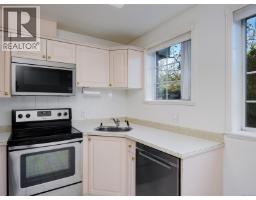 109 1371 Hillside Ave, Victoria, BC V8T2B3 Photo 11