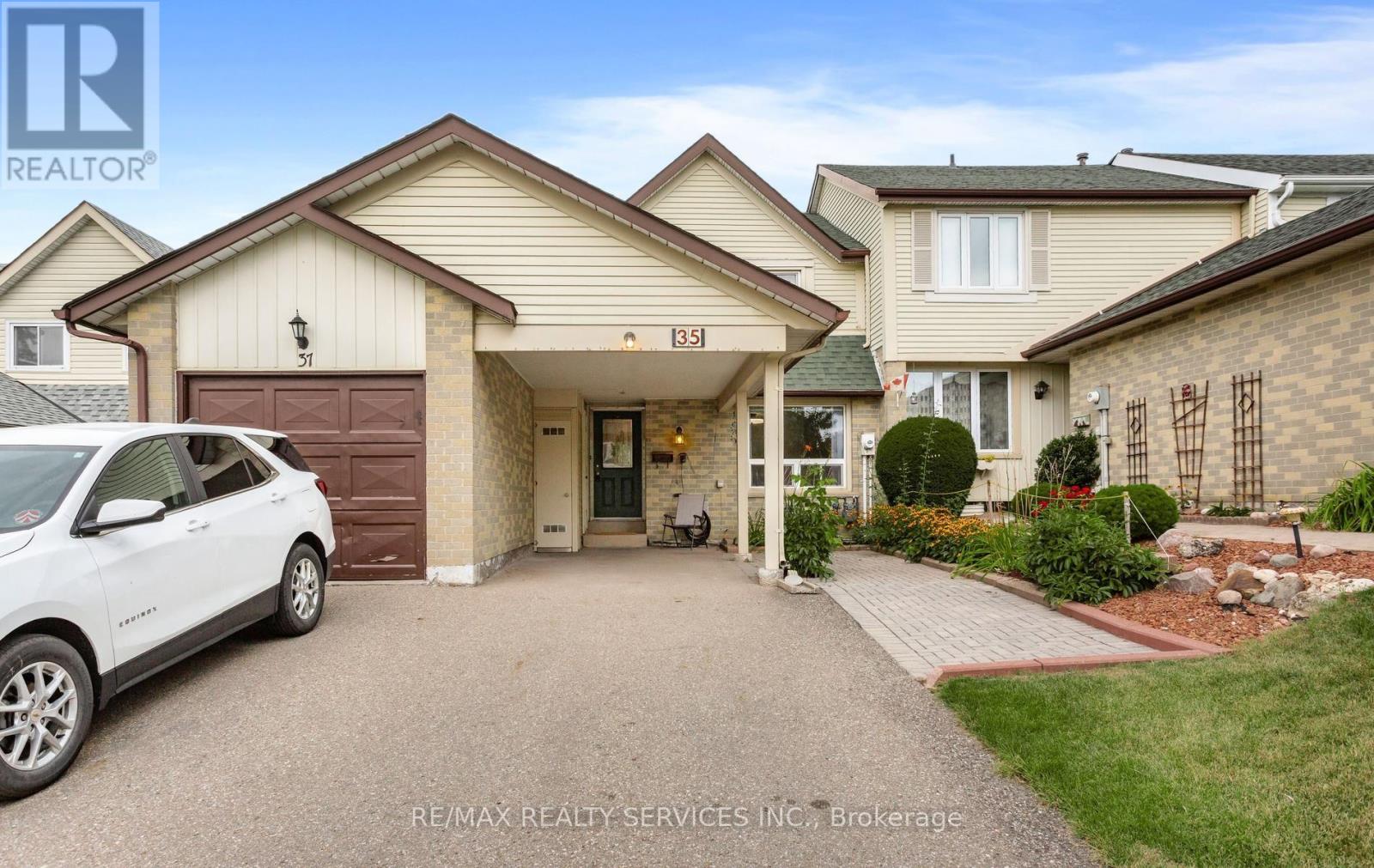 Photo of 35 Sparklett Crescent