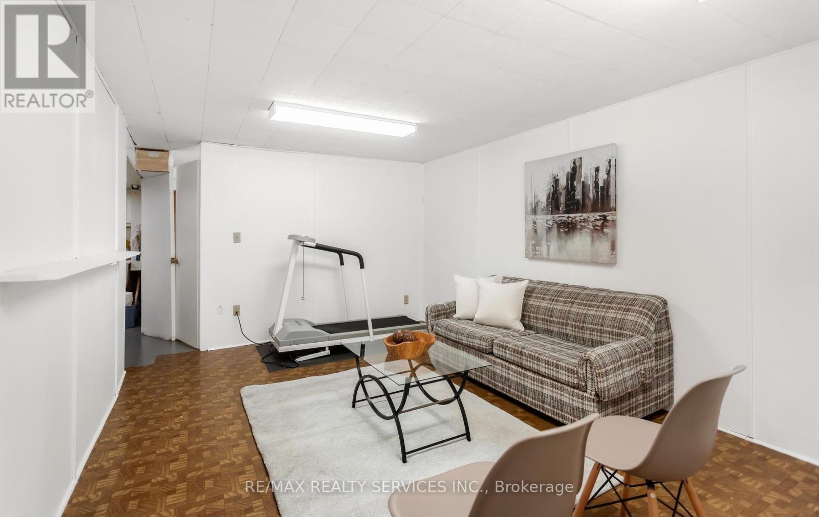 35 SPARKLETT CRESCENT - 24