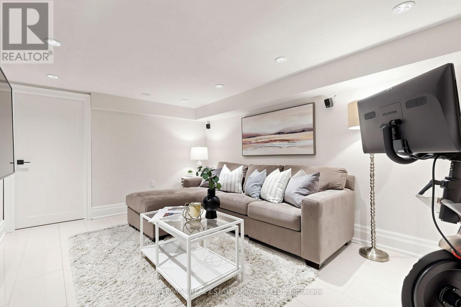7 SELLERS AVENUE - 32