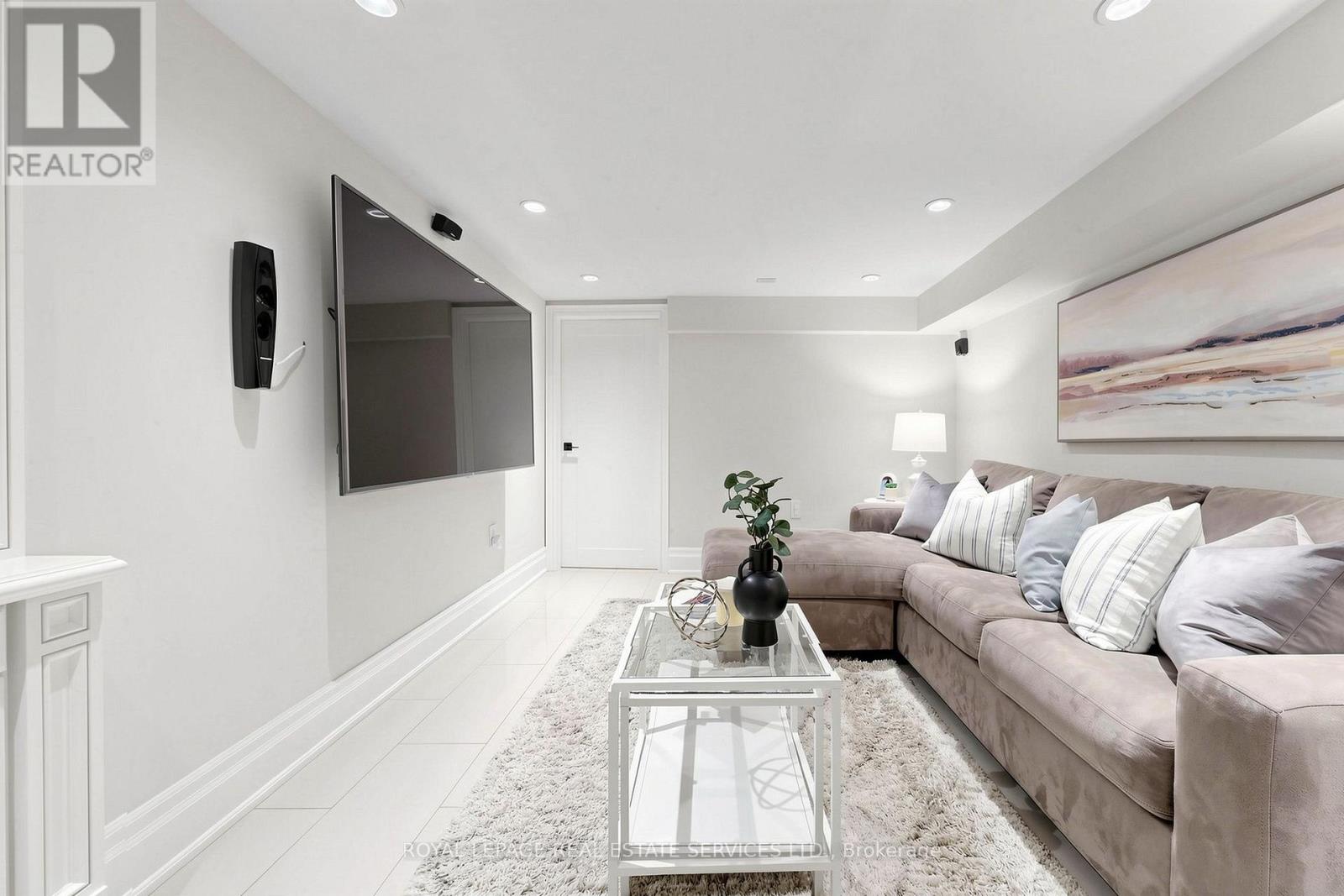 7 SELLERS AVENUE - Image 33