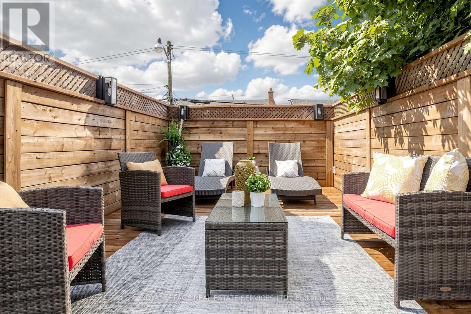 7 SELLERS AVENUE - 35