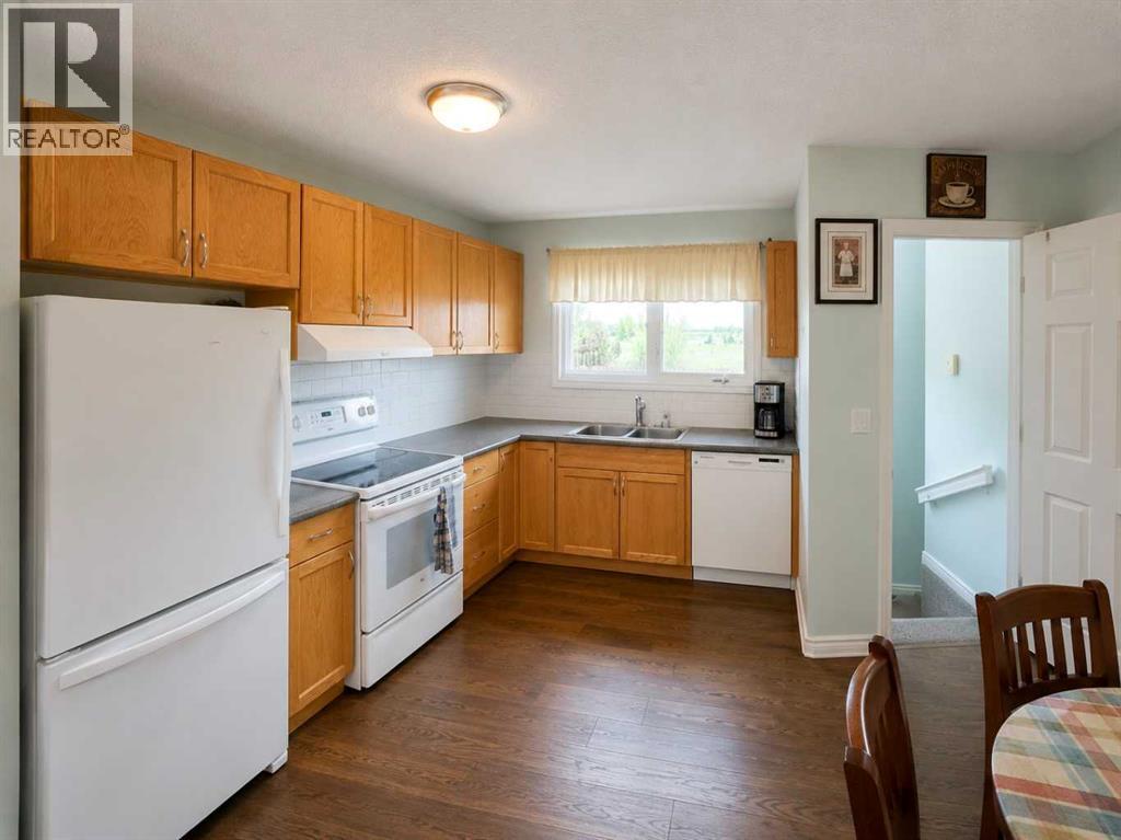 215 14 Street - Photo 5