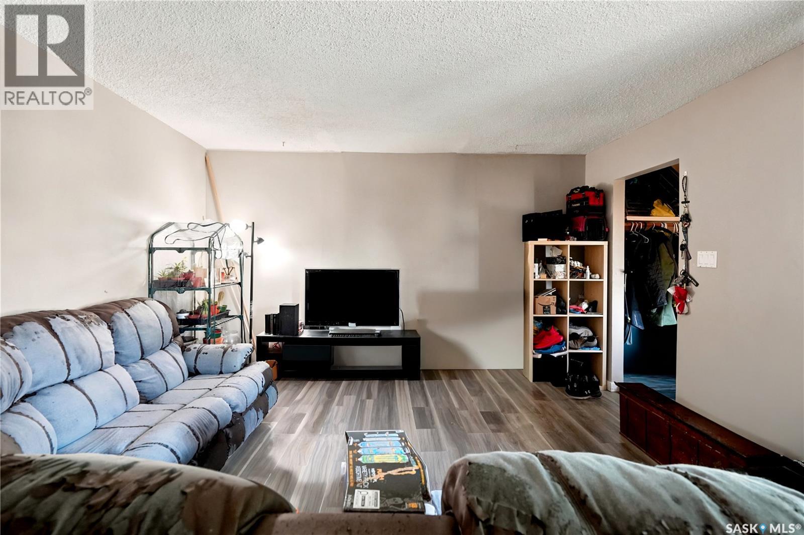 2232 McAra STREET - 4