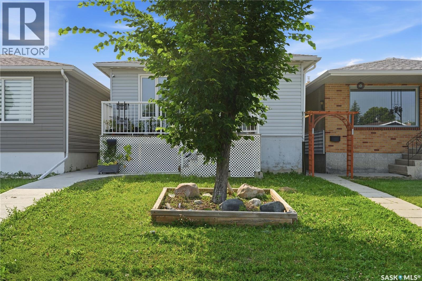 2232 McAra STREET - 2