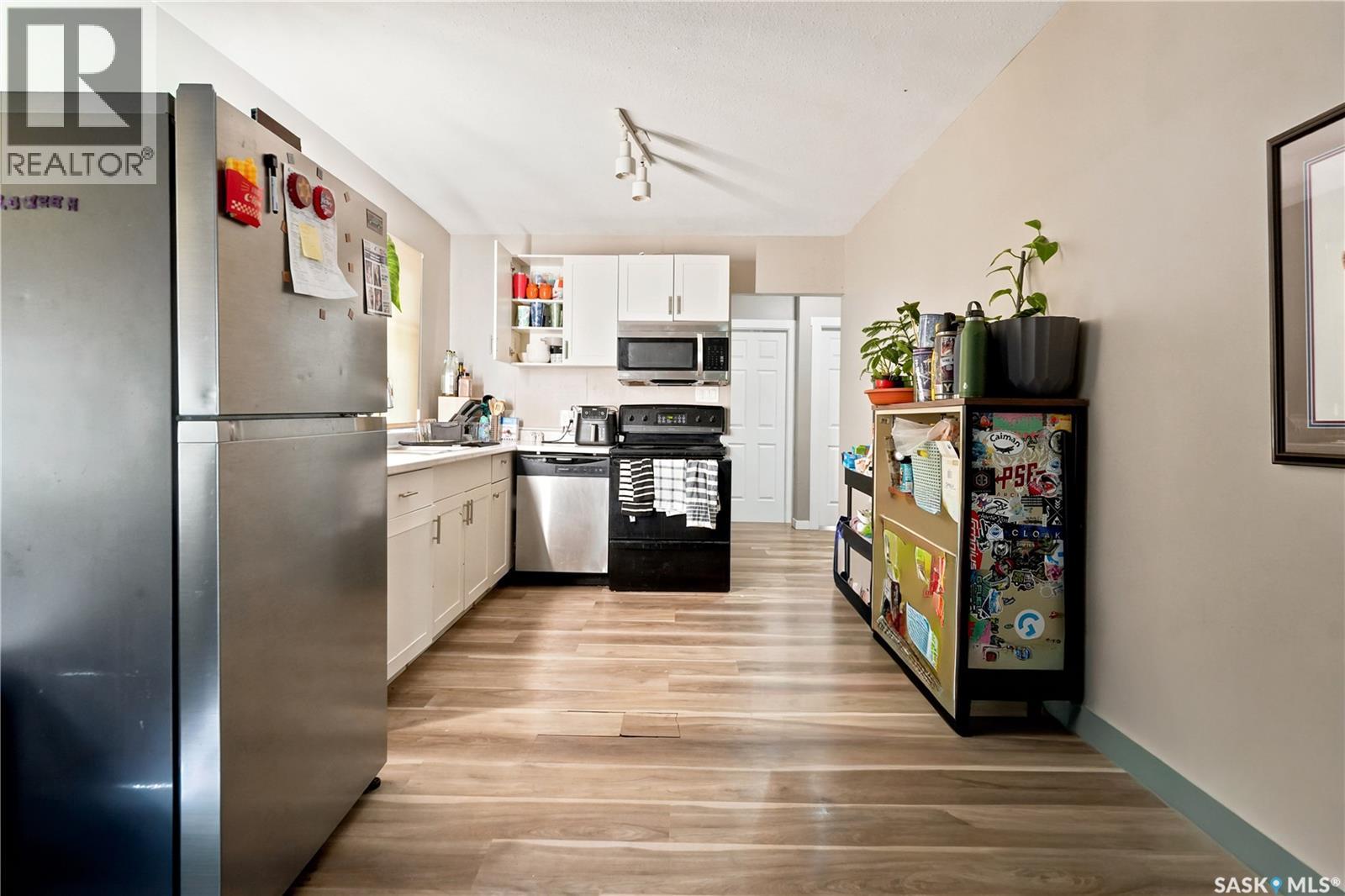 2232 McAra STREET - 7