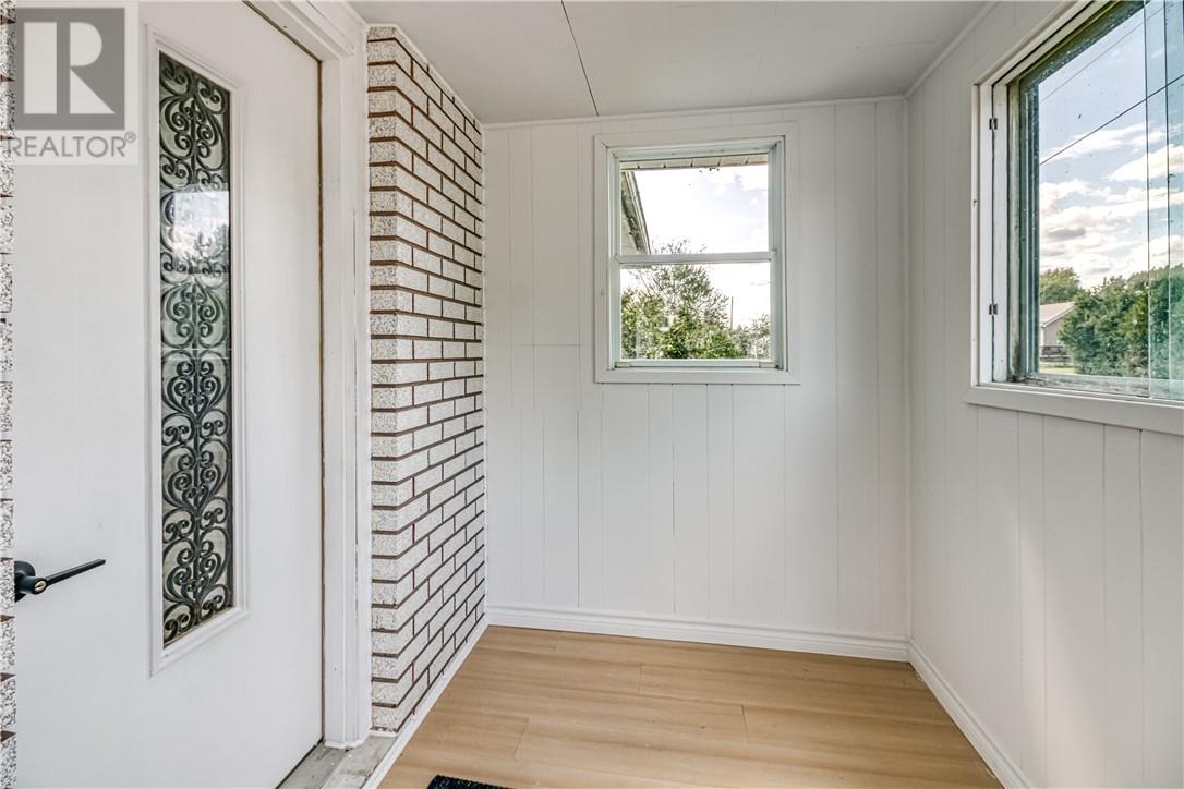 41 King Street E - Image 8