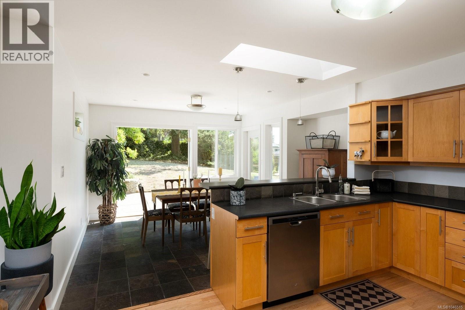 3155 Mars St - 6