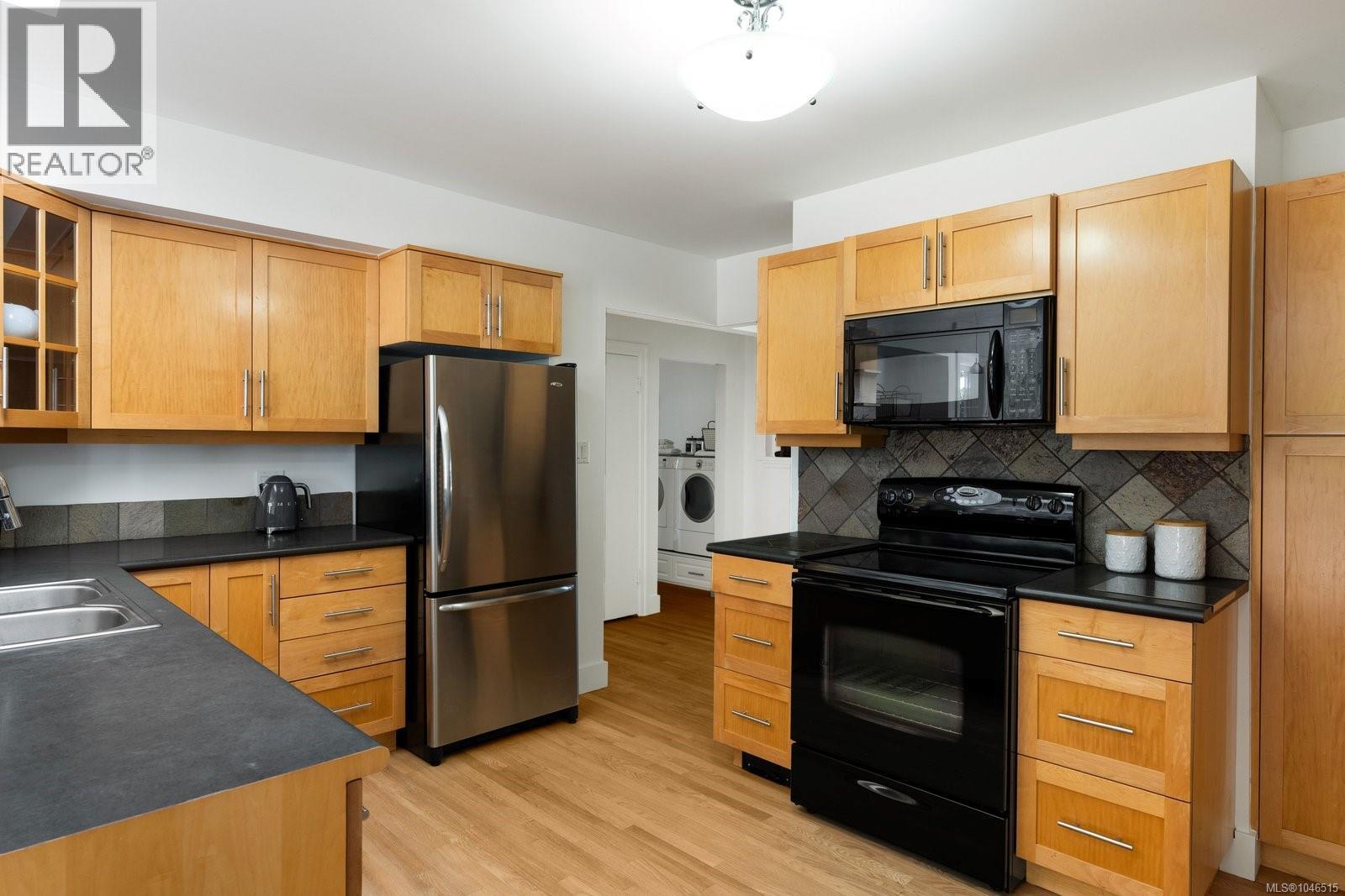 3155 Mars St - 9