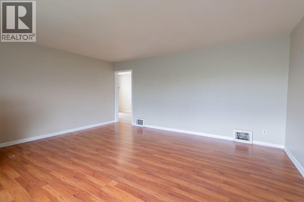 1218 13 Street North - Photo 8