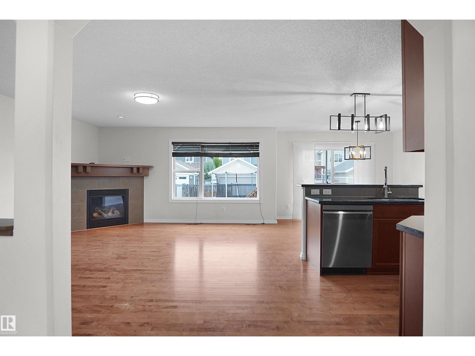 8432 18 AV SW - Image 11