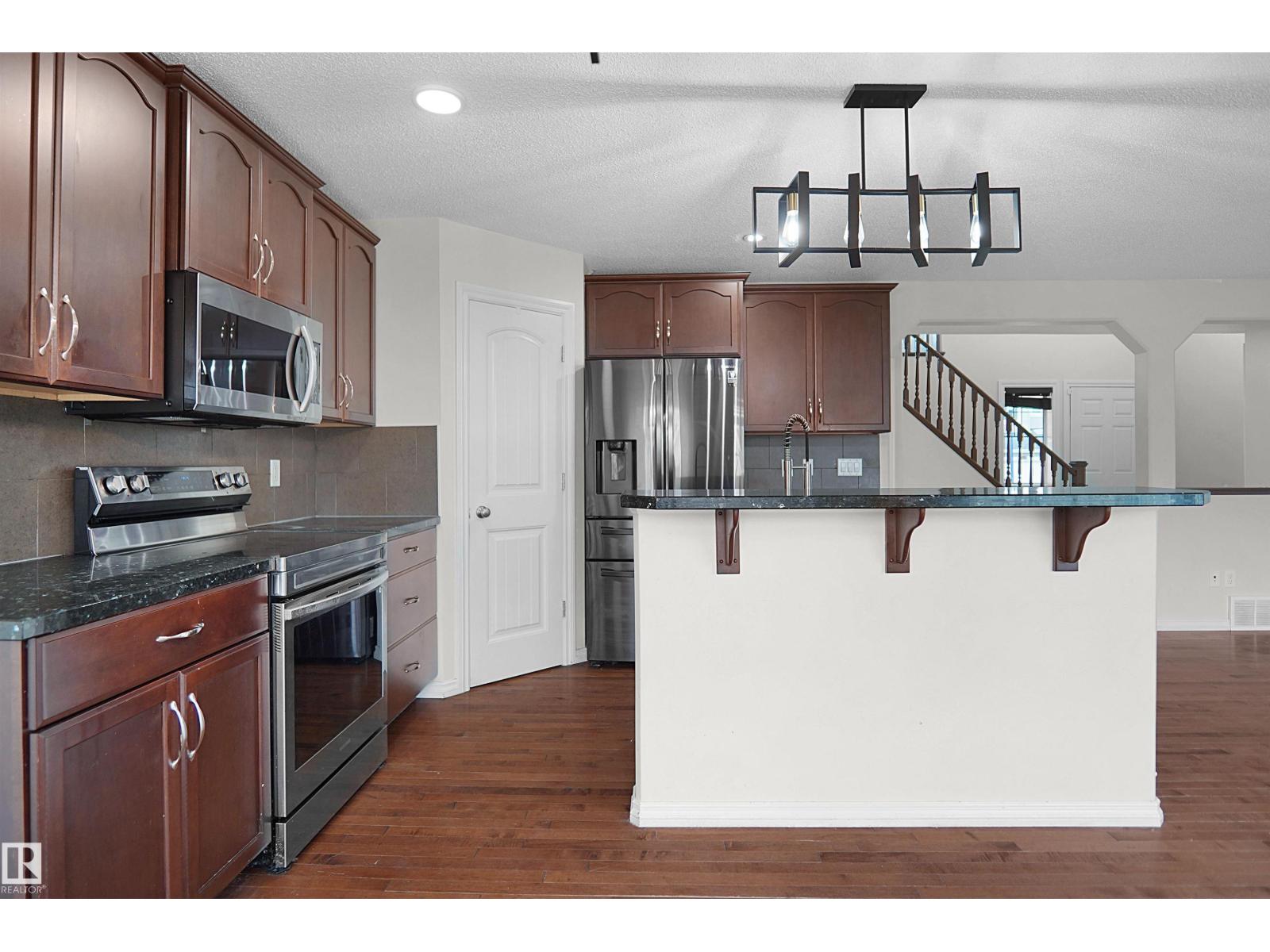 8432 18 AV SW - Image 19