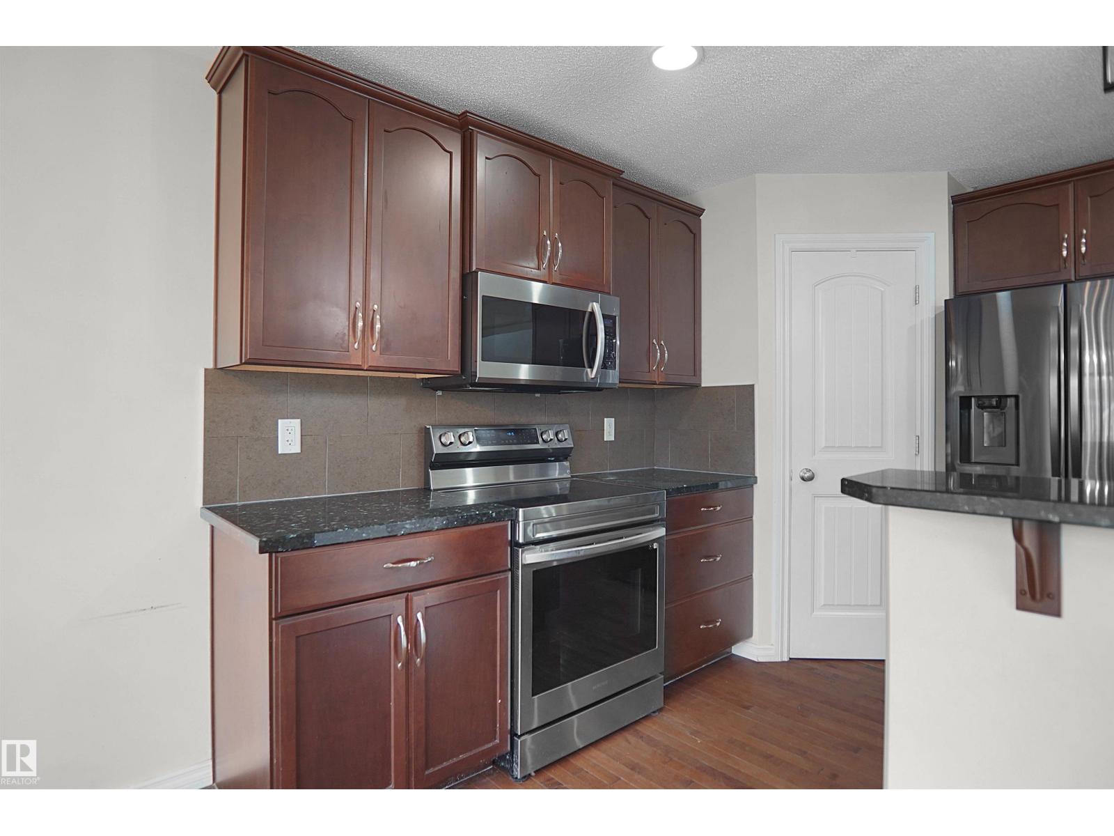8432 18 AV SW - 20