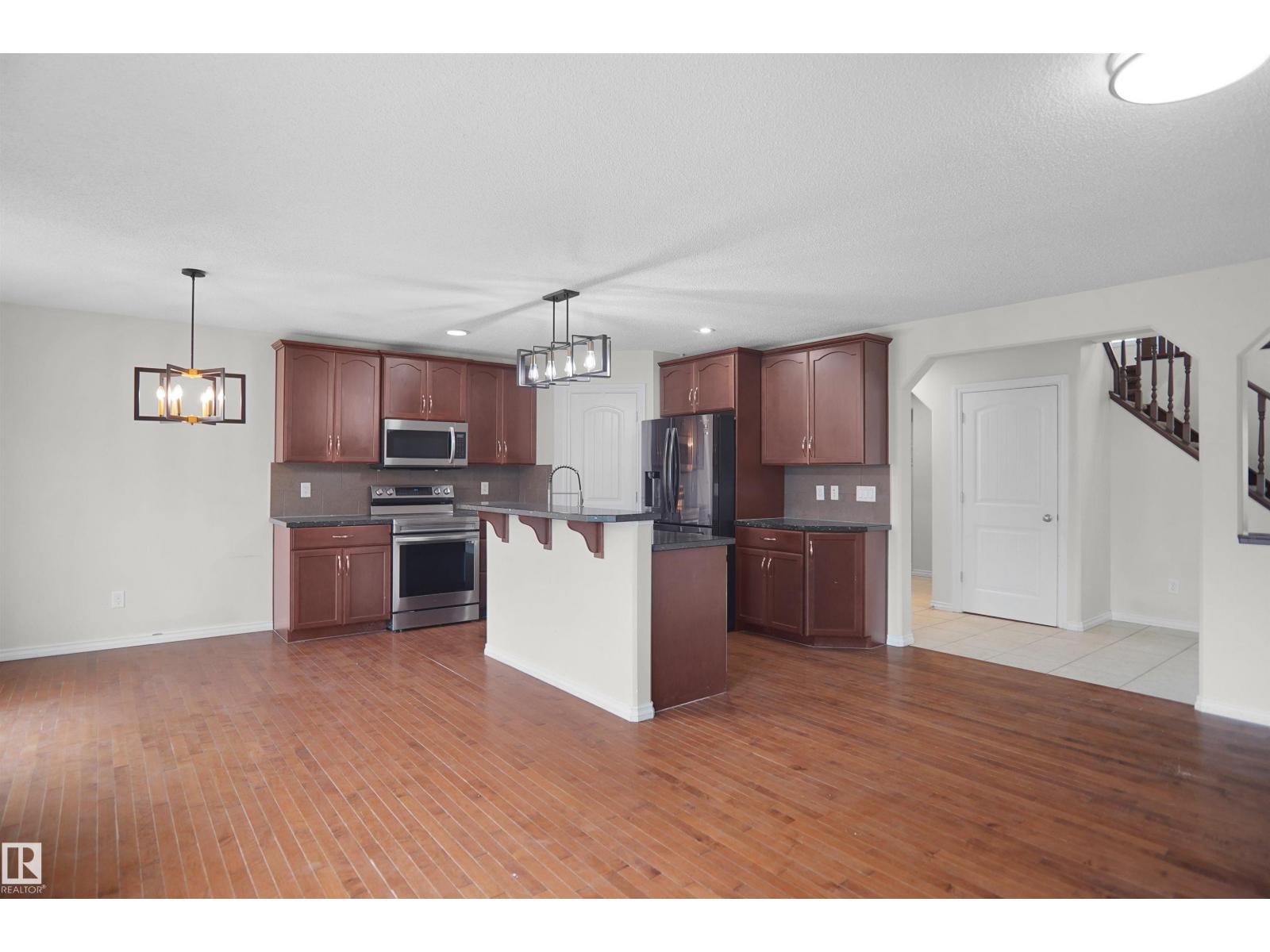 8432 18 AV SW - 17