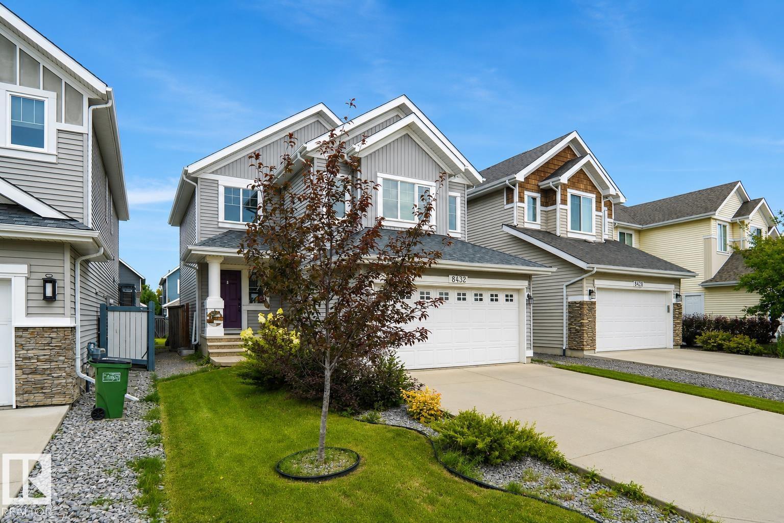 8432 18 AV SW - 2