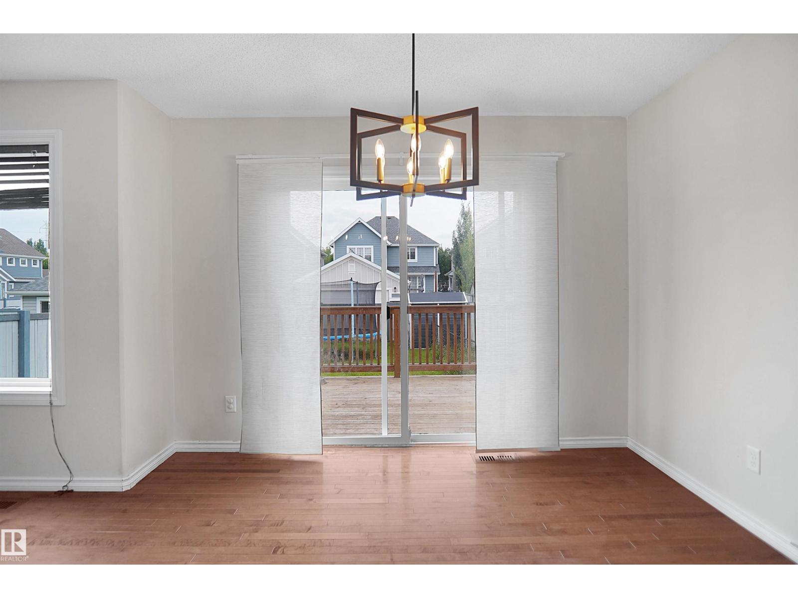 8432 18 AV SW - Image 27