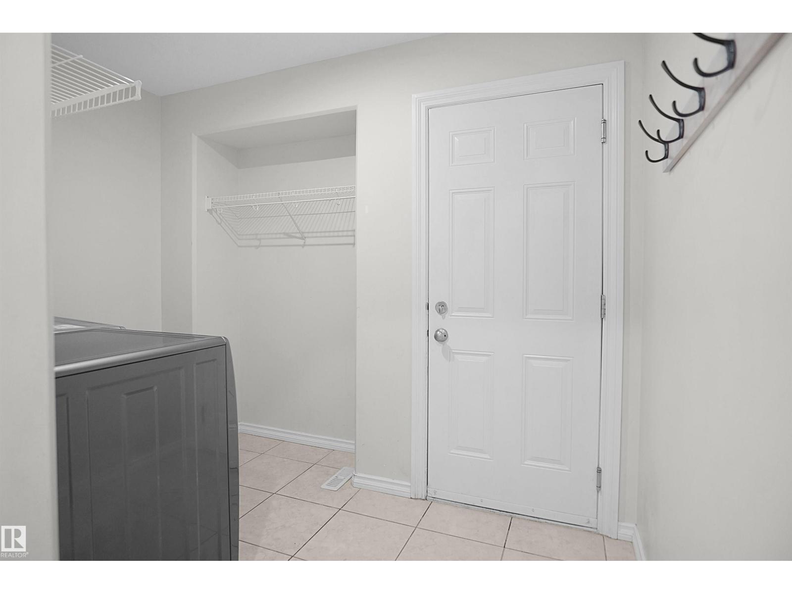8432 18 AV SW - Image 31