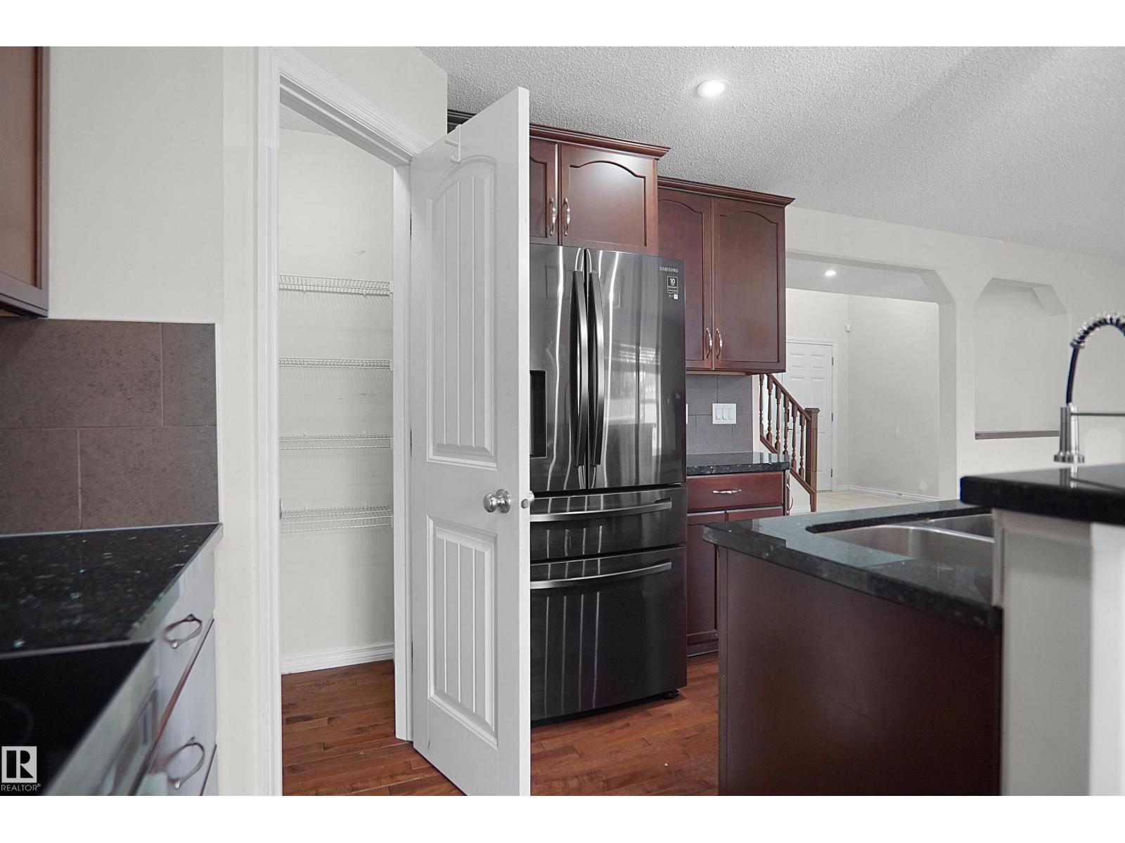8432 18 AV SW - Image 21