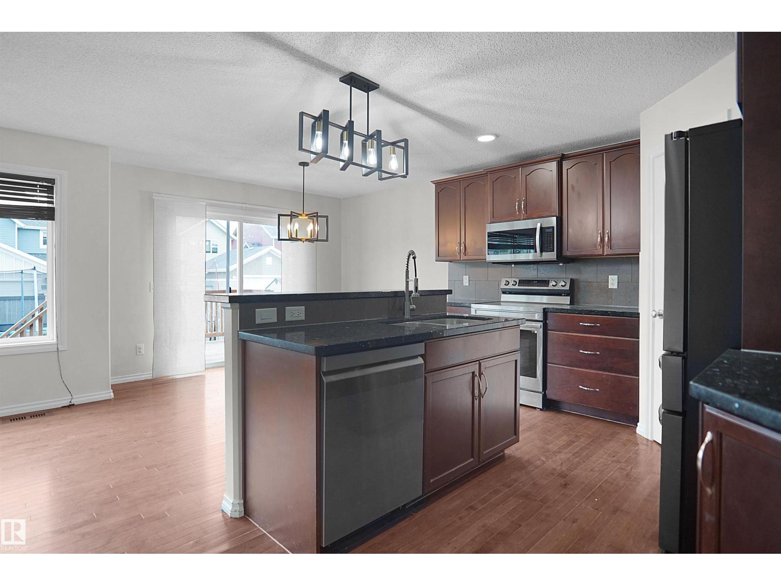 8432 18 AV SW - Image 23