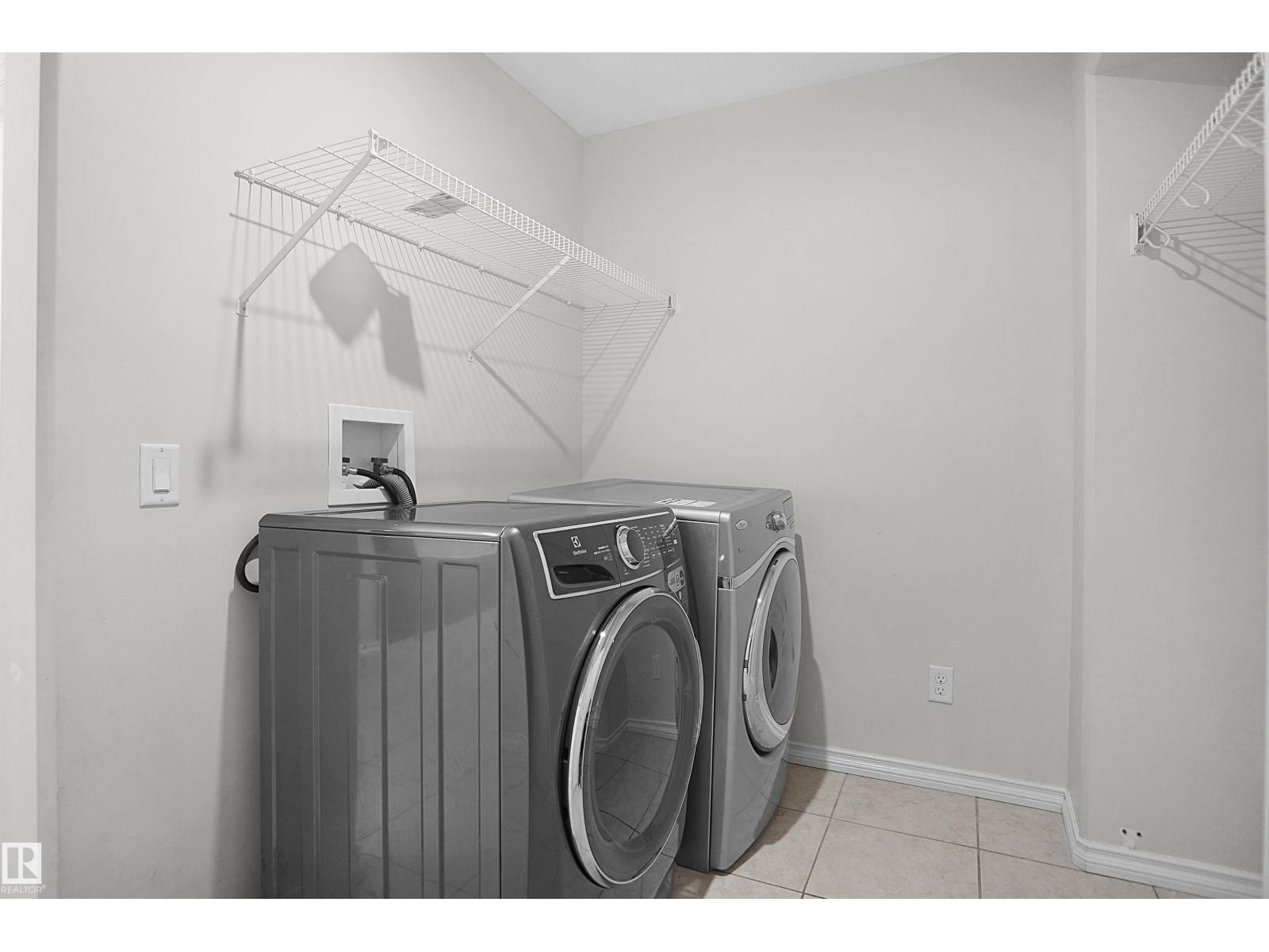 8432 18 AV SW - Image 32
