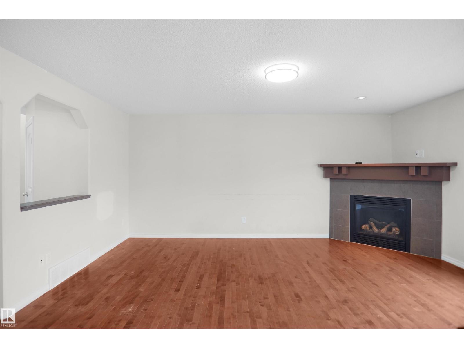 8432 18 AV SW - 14