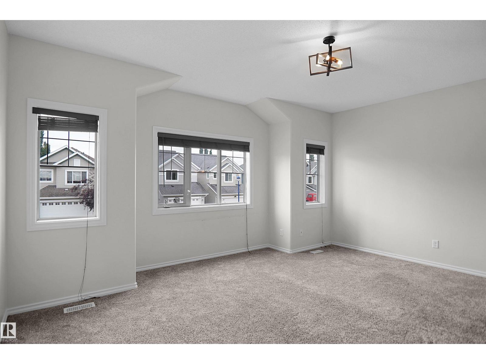 8432 18 AV SW - Image 36