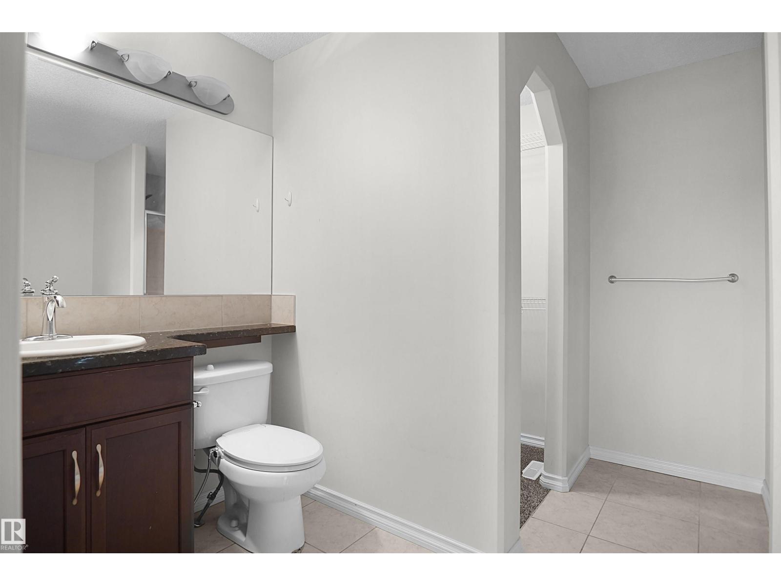 8432 18 AV SW - Image 43