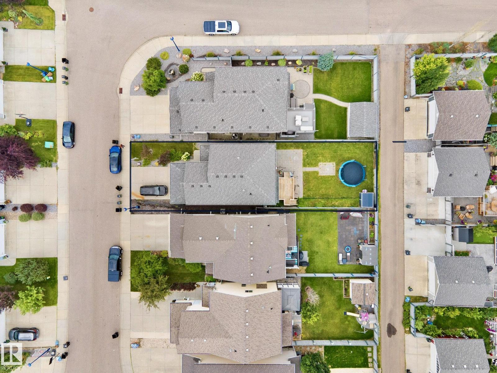 8432 18 AV SW - 70