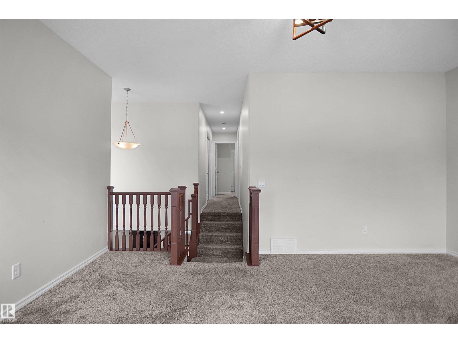 8432 18 AV SW - Image 37