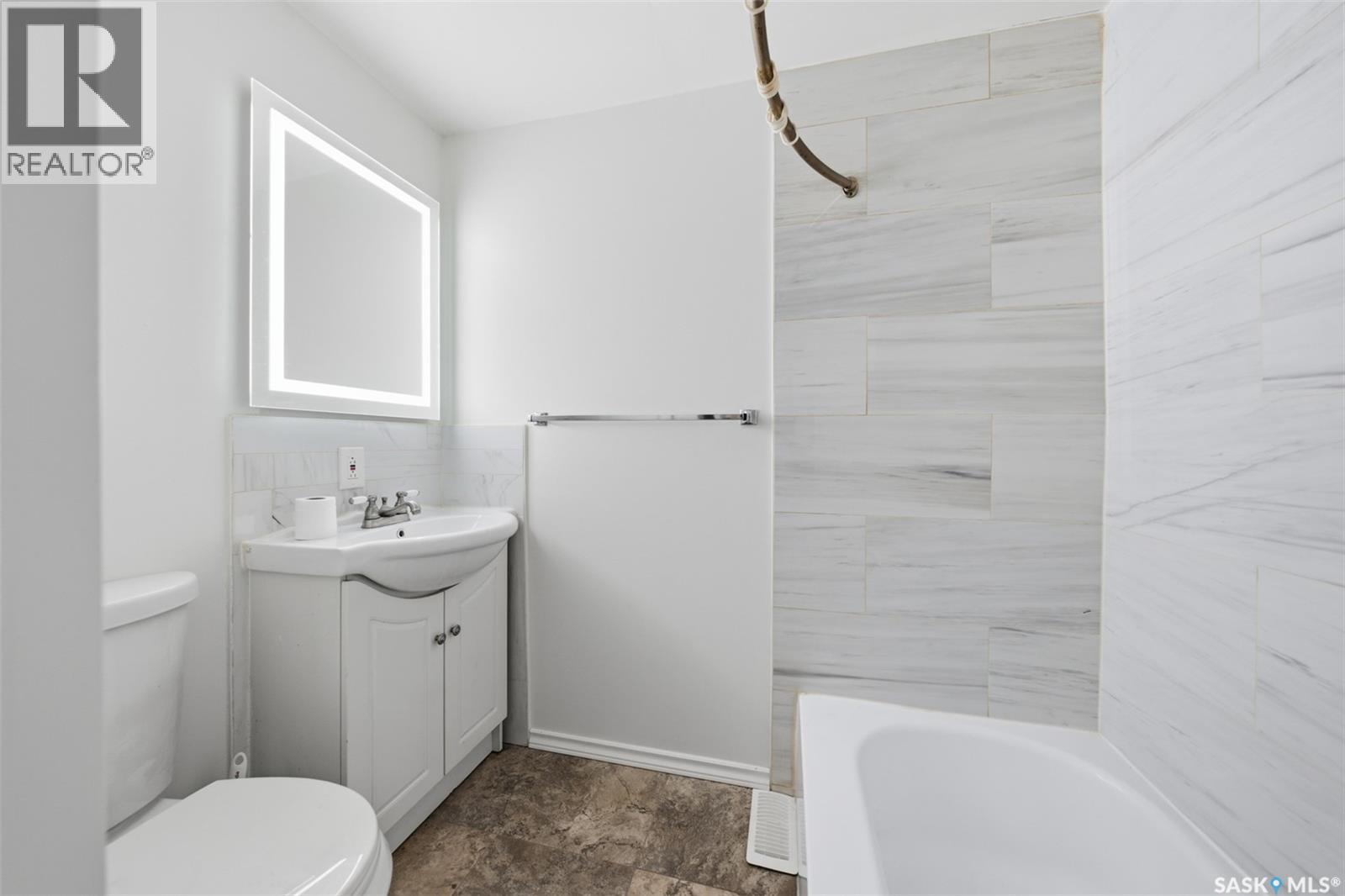 825 L AVENUE N - Image 14