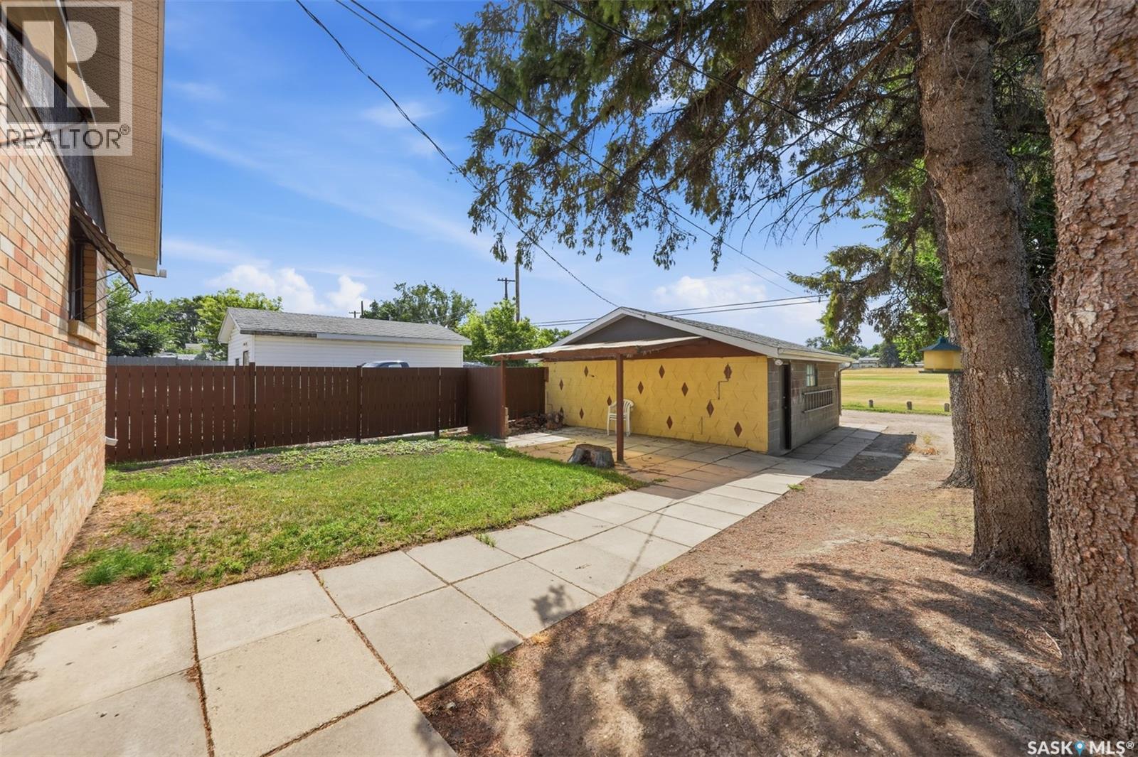 825 L AVENUE N - Image 17