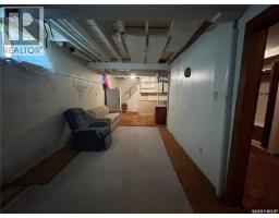 929 Brown Street, Moose Jaw, SK S6H2Z1 Photo 11
