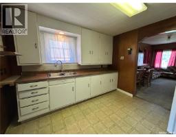 Family room - 929 Brown Street, Moose Jaw, SK S6H2Z1 Photo 7