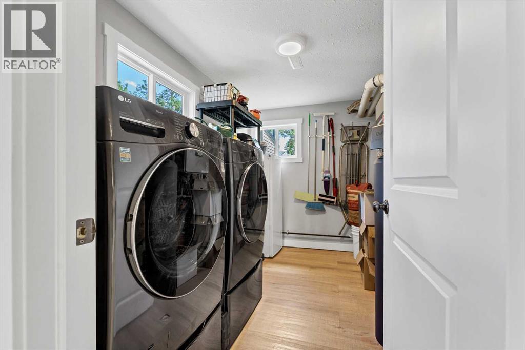 212 6 Street Southeast - Photo 34