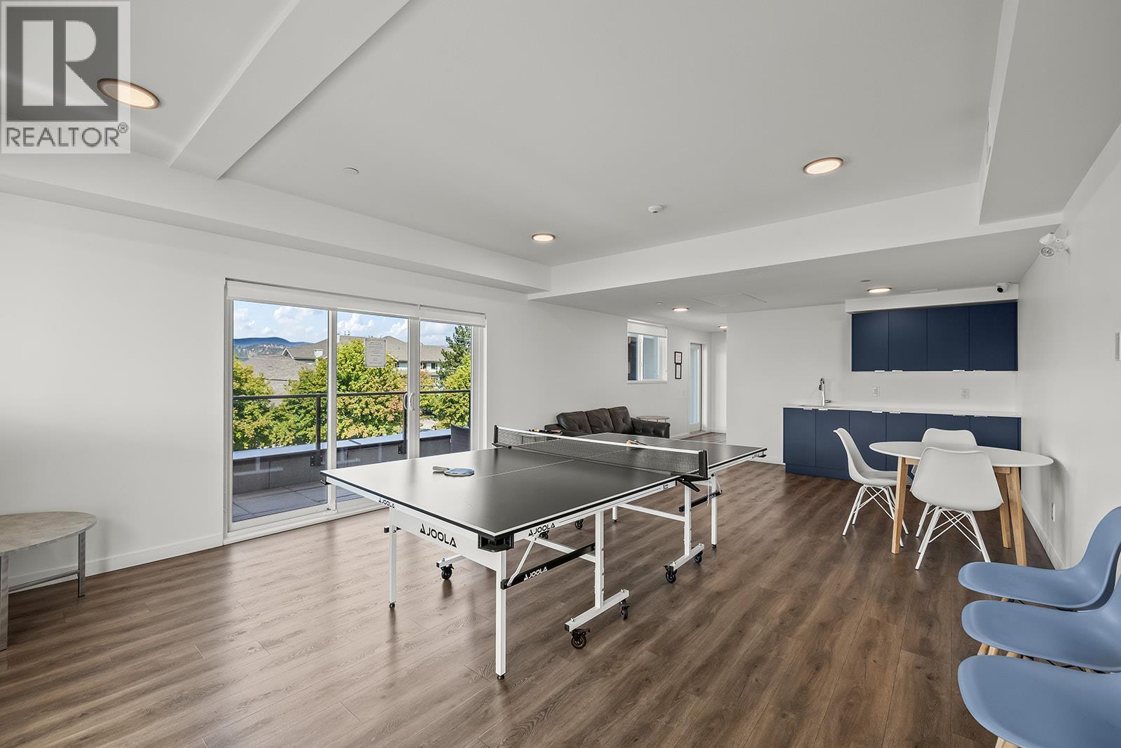 #303 615 Rutland Road - 27