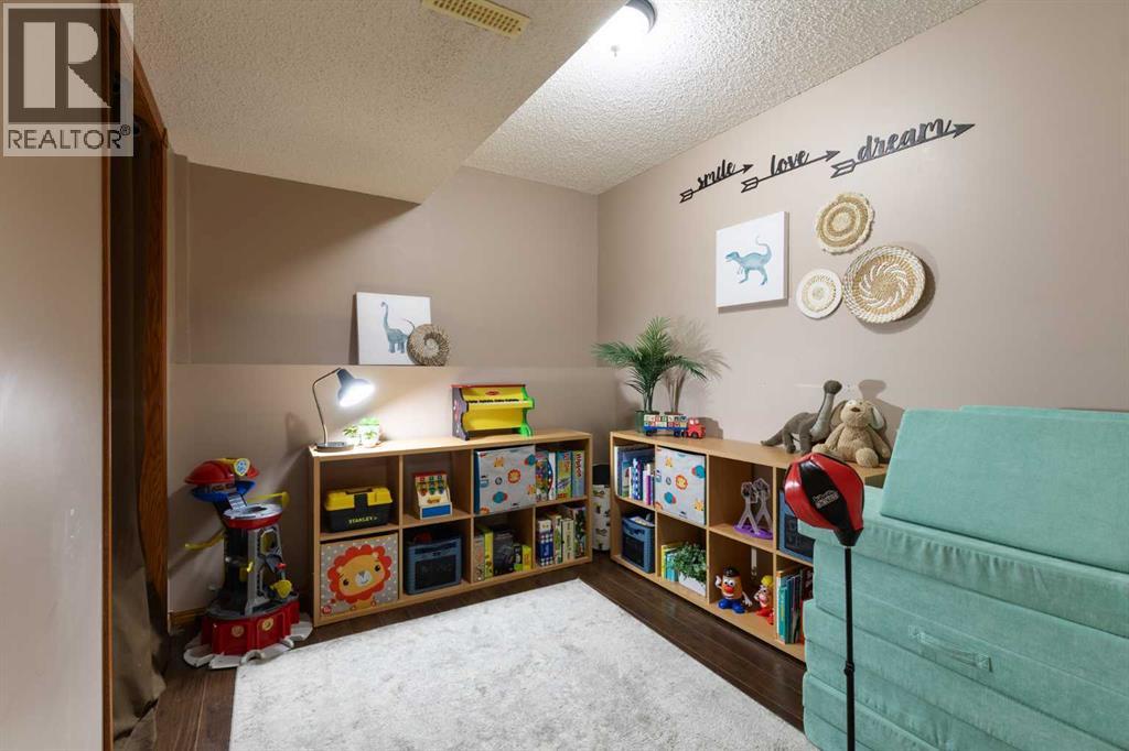2377 Hawthorne Avenue Northeast - Photo 33