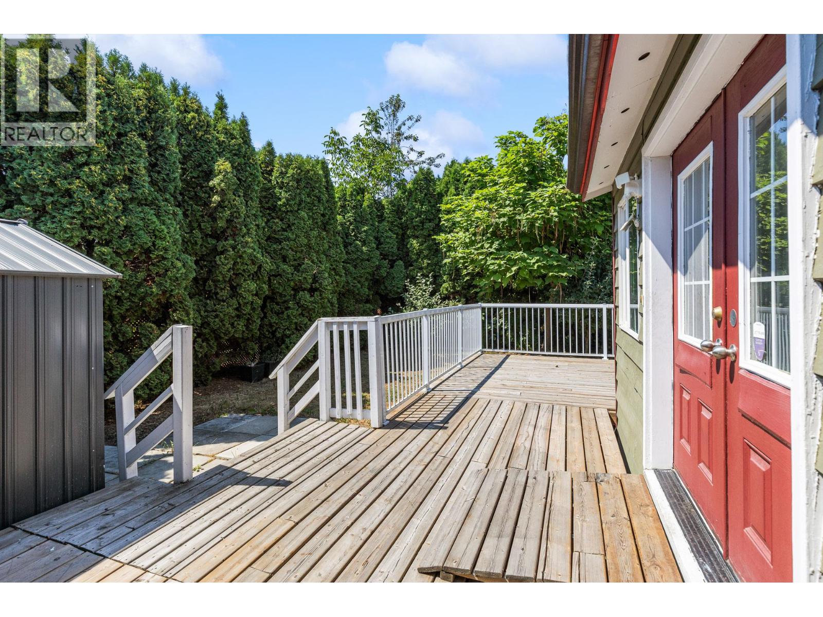 925 Sutherland Avenue - 35