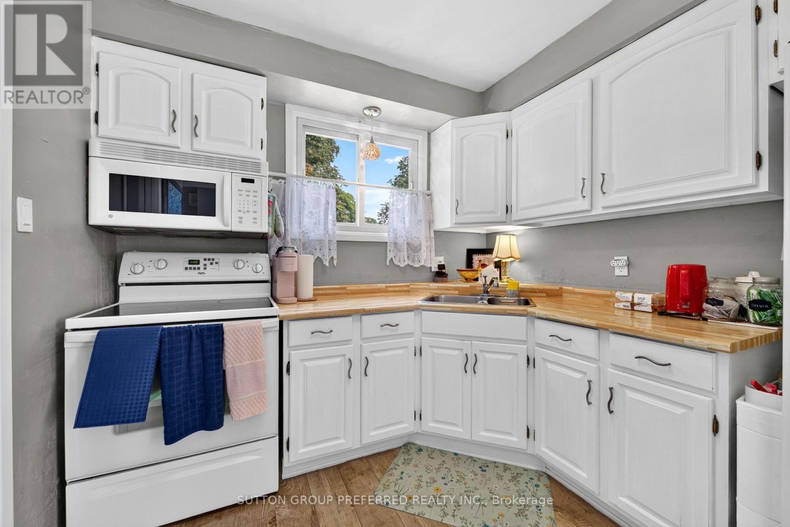 98 SURREY CRESCENT - Image 11