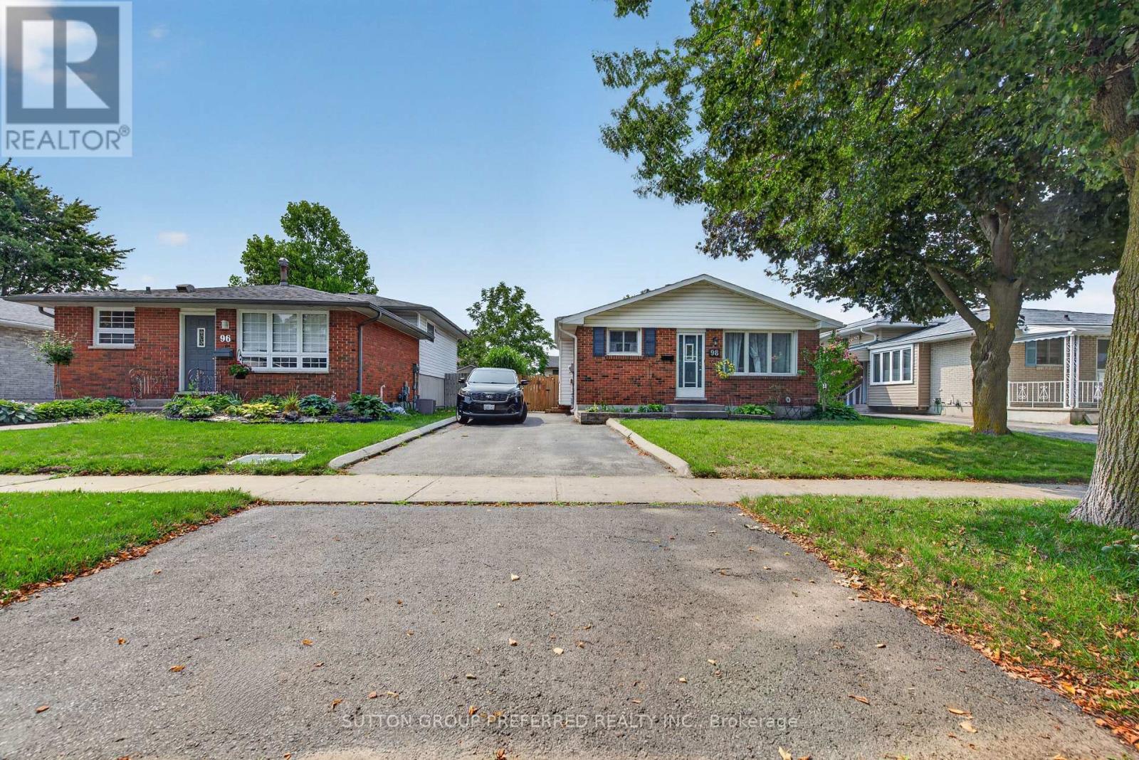 98 SURREY CRESCENT - 2