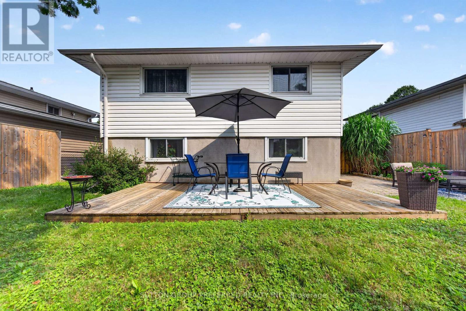98 SURREY CRESCENT - 36
