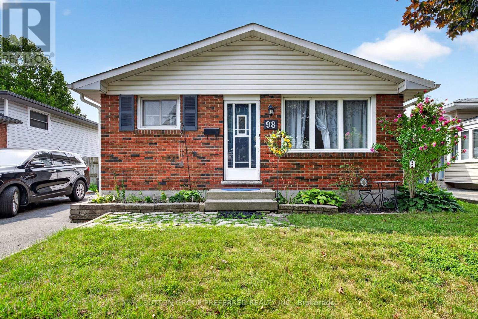 98 SURREY CRESCENT - 6