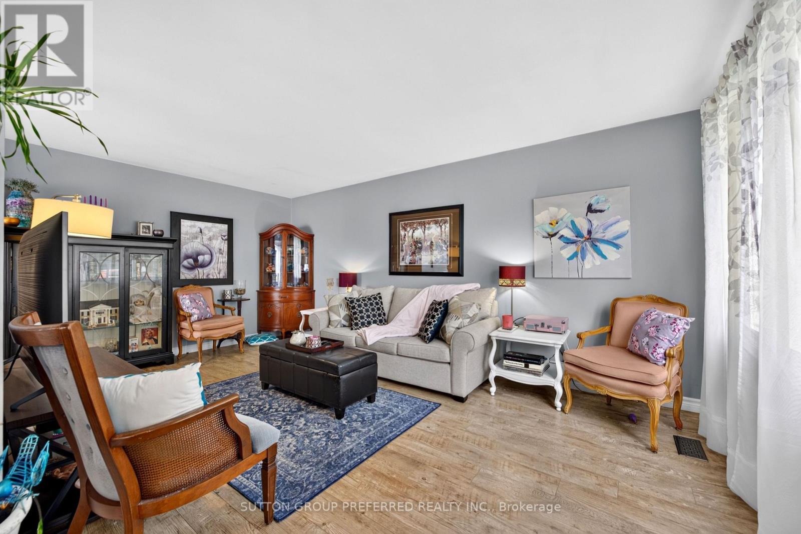 98 SURREY CRESCENT - 7