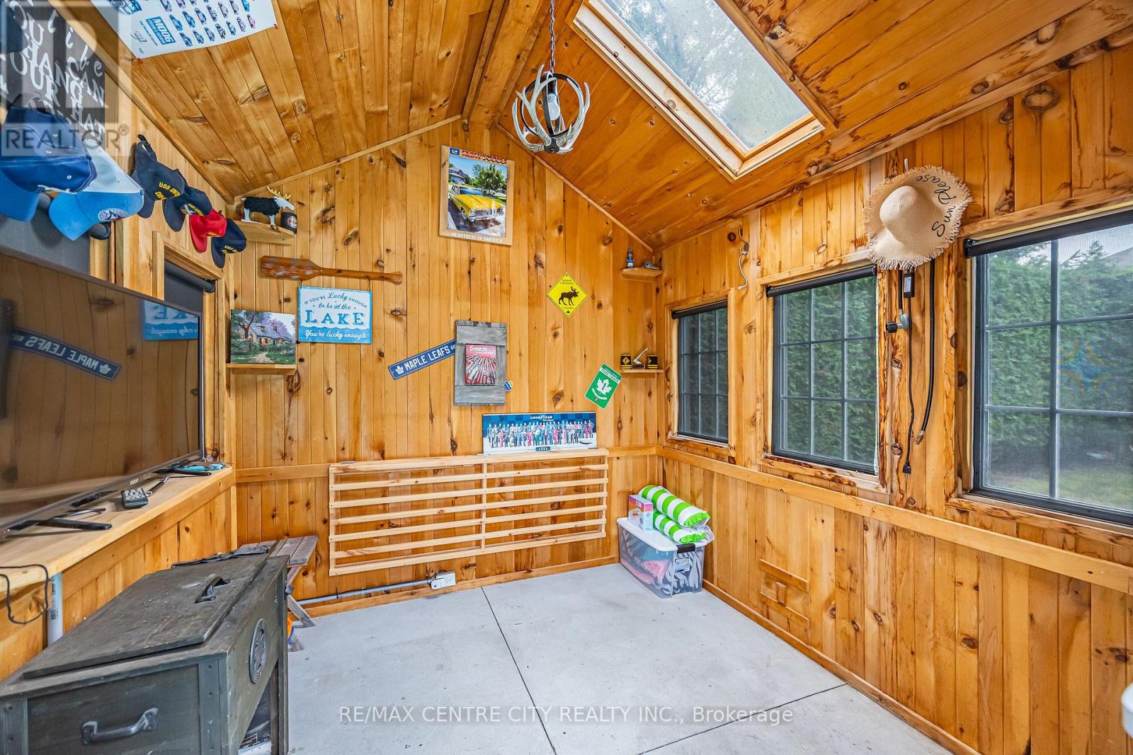 43 MEREDITH DRIVE - Image 32