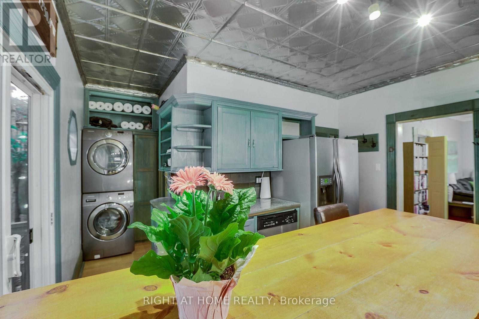1053 FRANCES STREET - 17