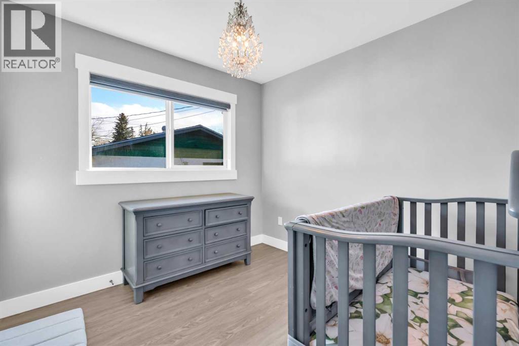 2046 33 Street SE - 16