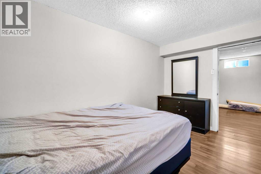 2046 33 Street SE - 30