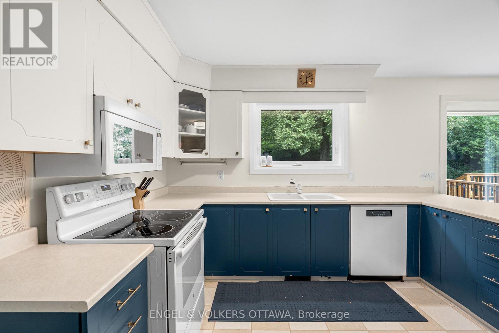 4 Bed, 3 Bath House for Sale in Ottawa – 2343 WHITEHAVEN CRESCENT, Ottawa – MLS# X13671486 - Image 16