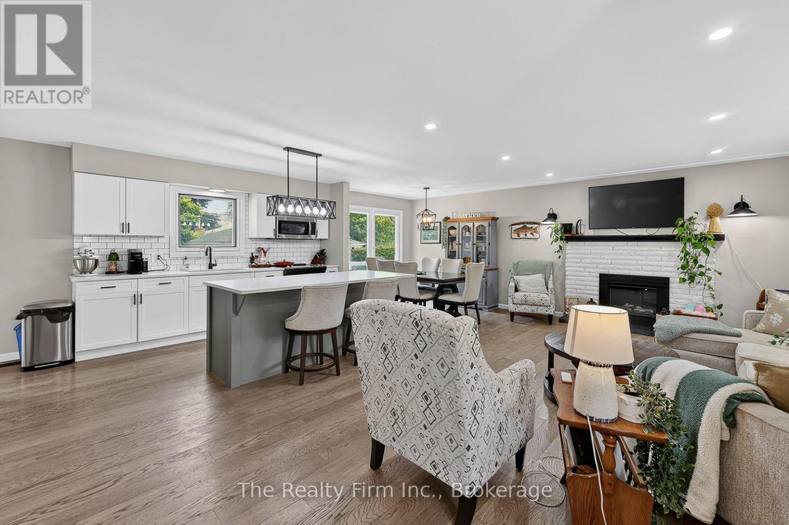 126 SPRINGBANK AVENUE N - Image 15