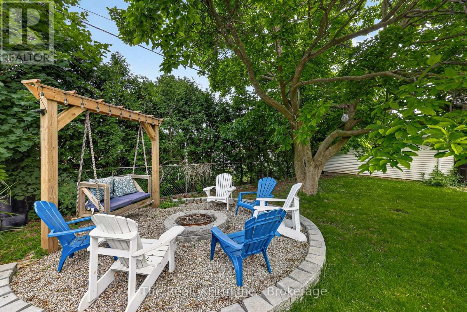 126 SPRINGBANK AVENUE N - 33