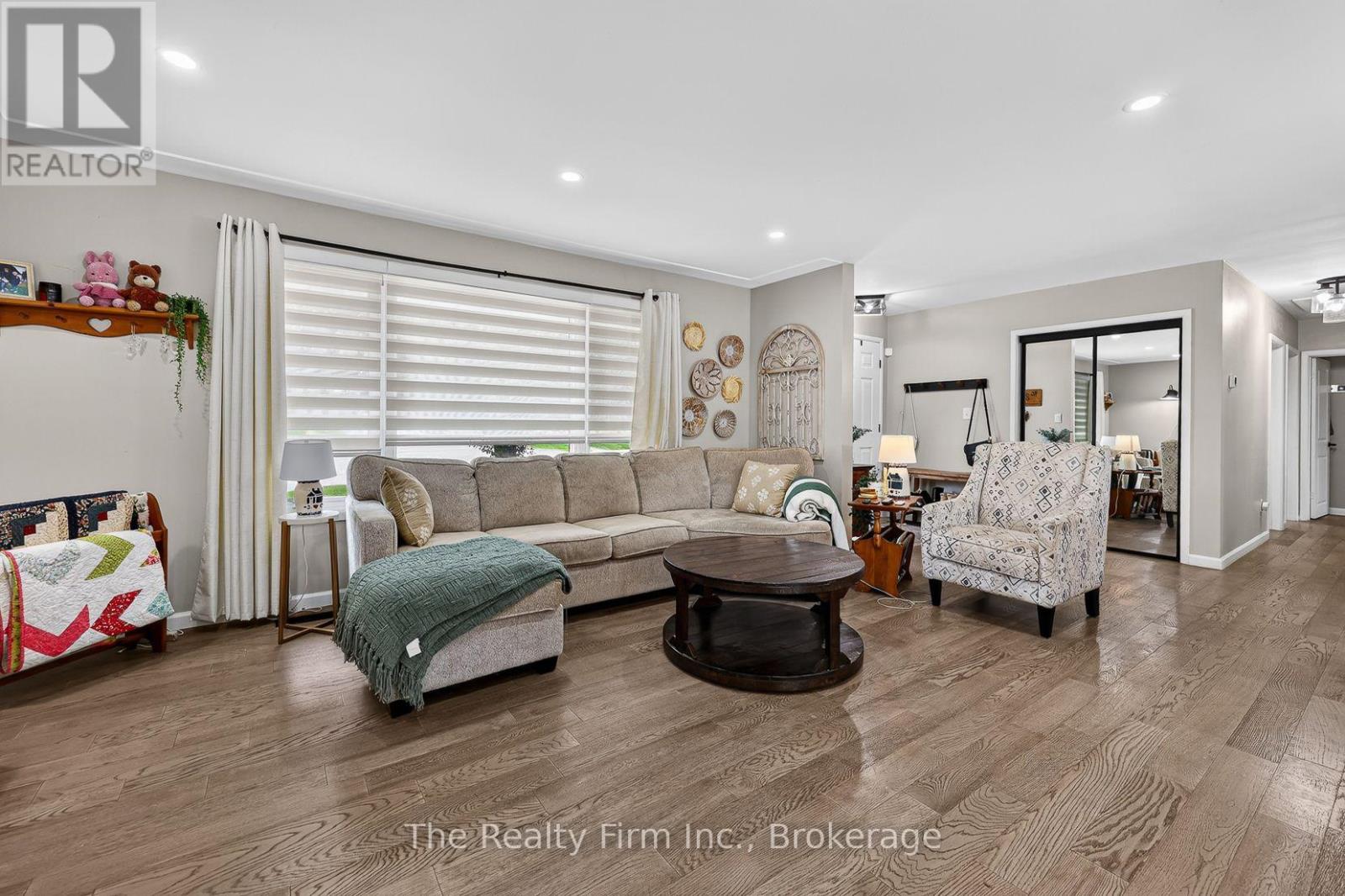 126 SPRINGBANK AVENUE N - Image 7